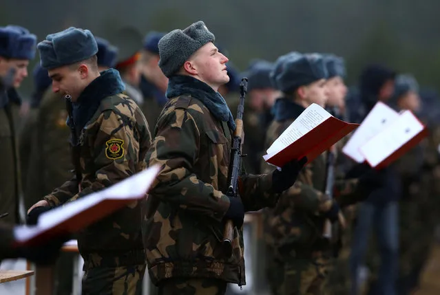 Belarusian soldiers from the Defence Ministry take oaths at their base near the town of Borisov, Belarus December 10, 2016. (Photo by Vasily Fedosenko/Reuters)