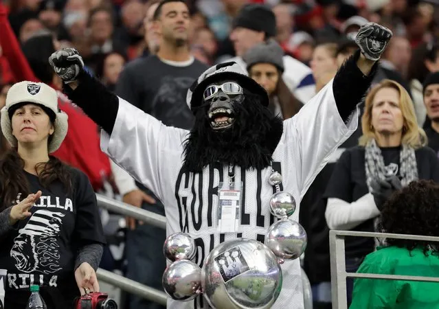 Oakland Raiders fans cheer during the AFC Wild Card game against the Houston Texans at NRG Stadium on January 7, 2017 in Houston, Texas. (Photo by Tim Warner/Getty Images)