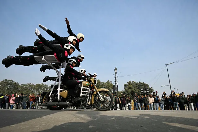 Central Reserve Police Force (CRPF) women bikers group “Yashawini” participate perform a stunt during a rehearsal for the upcoming Republic Day parade  in New Delhi on January 17, 2024. (Photo by Money Sharma/AFP Photo)
