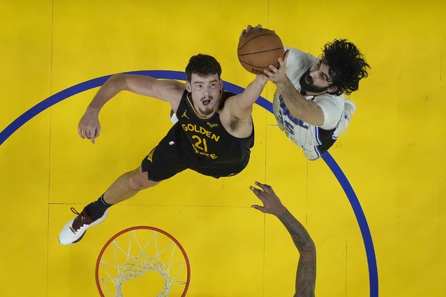 Golden State Warriors center Quinten Post (21) reaches for the ball next to Orlando Magic center Goga Bitadze during the first half of an NBA basketball game in San Francisco, Monday, February 3, 2025. (Photo by Jeff Chiu/AP Photo)