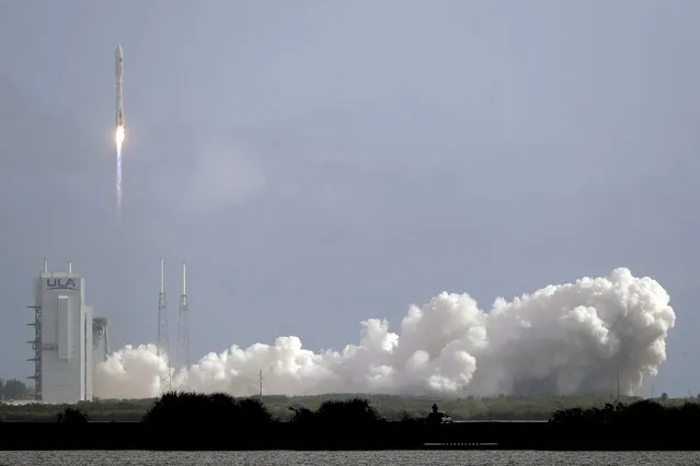 A United Launch Alliance Atlas V rocket lifts off from Launch Complex 41 at the Cape Canaveral Air Force Station, Sunday, May 17, 2020, in Cape Canaveral, Fla. The mission's primary payload is the X-37B spaceplane. (Photo by John Raoux/AP Photo)