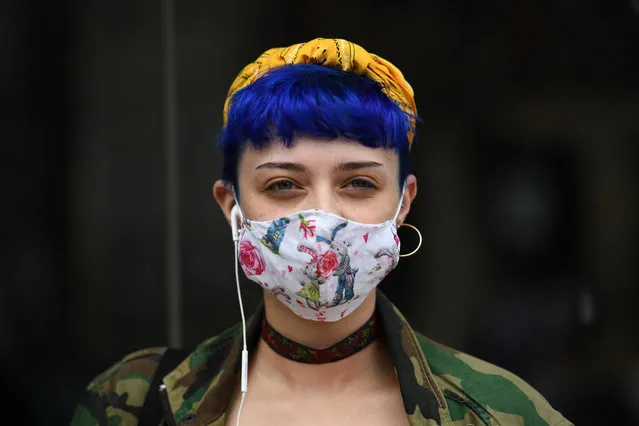 A shopper wears a face mask in the city centre of Sheffield, south Yorkshire on July 24, 2020, as lockdown restrictions continue to be eased during the novel coronavirus COVID-19 pandemic. Face coverings are now compulsory for customers in shops in England, as new coronavirus rules came into force on Friday. (Photo by Oli Scarff/AFP Photo)