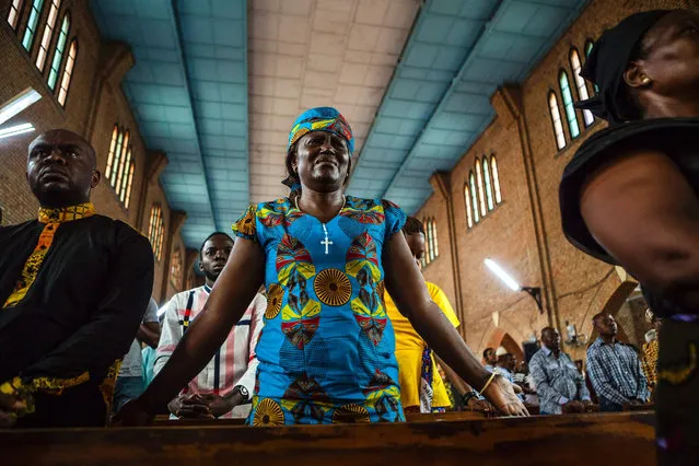A woman cries as she attends a Catholic mass in Kinshasa on September 21, 2016 to mourn the victims of the violent clashes of the last few days. Two days of violence in Kinshasa left over 100 people dead, the Democratic Republic of Congo opposition said on September 21, their figure more than tripling the police toll. Police in DR Congo said earlier that 32 people had been killed during the clashes in the capital on Monday and Tuesday, as security forces brought a wave of violence and looting to an end. (Photo by Eduardo Soteras/AFP Photo)