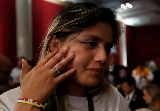 A supporter of “Si” vote cries after the nation voted  “NO” in a referendum on a peace deal between the government and Revolutionary Armed Forces of Colombia (FARC) rebels, at Bolivar Square in Bogota, Colombia, October 2, 2016. (Photo by John Vizcaino/Reuters)
