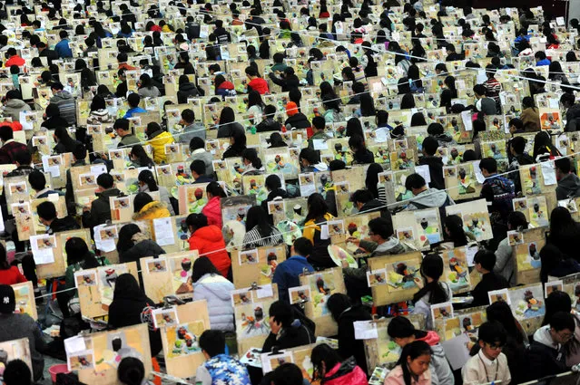 Students participate in a fine arts exam in Wuhan, Hebei Province, China, October 30, 2016. (Photo by Reuters/Stringer)