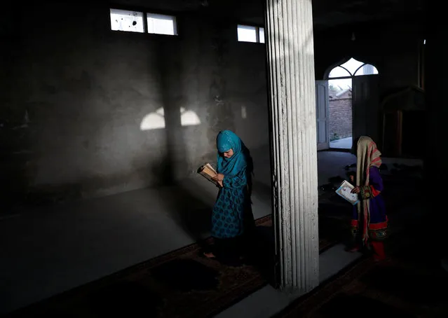 Afghan girls arrive to read the Koran in a madrasa, or religious school, during the Muslim holy month of Ramadan in Kabul, Afghanistan May 28, 2018. (Photo by Mohammad Ismail/Reuters)