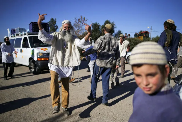 Israelis react as they prepare for an expected eviction of the Jewish settlement outpost of Amona in the West Bank, December 9, 2016. (Photo by Amir Cohen/Reuters)