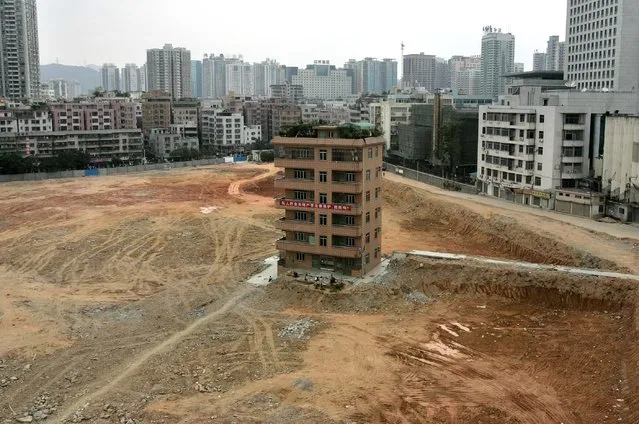 A six-floor villa is viewed on the construction site in the central business district of Shenzhen, China, April 17, 2007. Choi Chu Cheung, the owner of the villa, and his wife Zhang Lian-hao, refused to accept the compensation offered by the developer who plans to build a financial center on the site. (Photo by Paul Yeung/Reuters)
