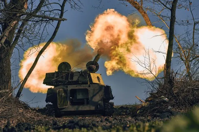 A self-propelled artillery vehicle fires near Bakhmut, Donetsk region, Ukraine, Wednesday, November 9, 2022. (Photo by LIBKOS/AP Photo)