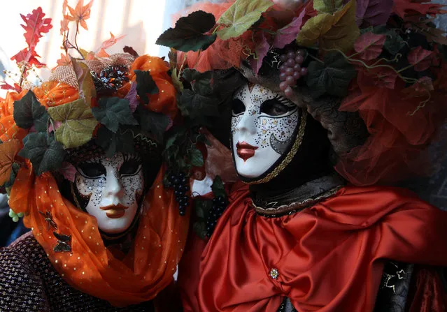 Masked revellers pose during the Carnival in Venice, Italy February 18, 2017. (Photo by Fabrizio Bensch/Reuters)