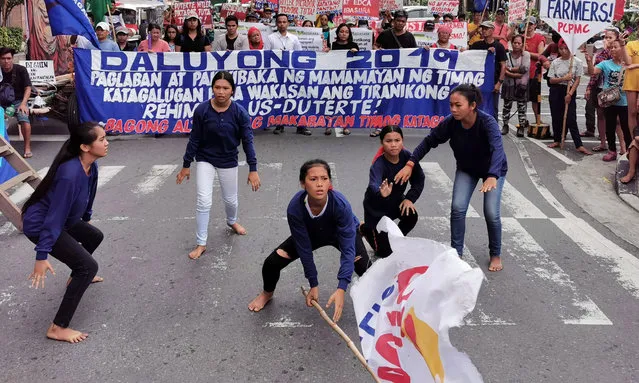 Filipino protestors stage a demonstration on the eve of President Rodrigo Duterte State of the Nation Address (SONA) near the US embassy in Manila, Philippines, 21 July 2019. According to reports, militant groups are expected to hold protest rallies during Duterte's state of the nation address on July 22. (Photo by Francis R. Malasig/EPA/EFE)