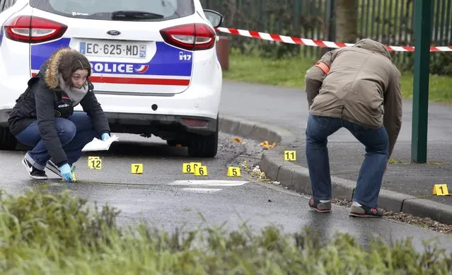 Police investigators at the scene of a shooting in the northern Paris suburb of Stains, France, March 18, 2017. (Photo by Charles Platiau/Reuters)