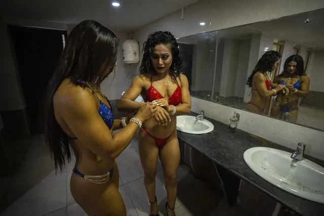 Female body builders prepare backstage to participate in the first national Miss Saraighat Body Building Championship in Gauhati, northeastern Assam state, India, Saturday, April 2, 2022. (Photo by Anupam Nath/AP Photo)