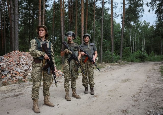 Members of the female anti-drone mobile air defence unit “Bucha Witches” from the military Volunteer formation of Bucha territorial community, attend exercises near the town of Bucha in Kyiv region, Ukraine on August 3, 2024. (Photo by Gleb Garanich/Reuters)