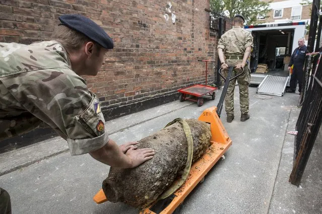 Army bomb disposal experts take away a 250 kg WW2 bomb, after it was defused, in east London, August 11, 2015. An unexploded WW2 German bomb was discovered by contractors in Bethnal Green on Monday. Over 700 residents were evacuated to a nearby community centre while the bomb was made safe. (Photo by Sgt Ross Tilly/Reuters/MoD/Crown Copyright)
