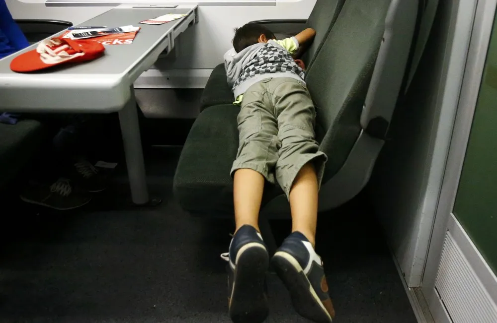 Young Migrants (100+ Photos)