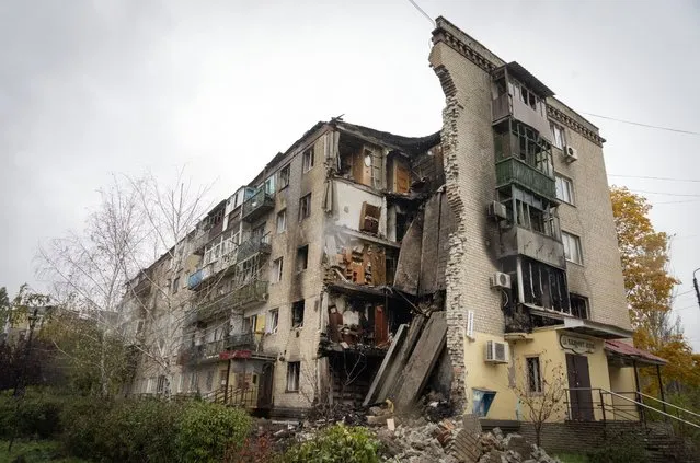 A house damaged by the Russian shelling is seen in Bakhmut, the site of the heaviest battle against the Russian troops in the Donetsk region, Ukraine, Wednesday, October 26, 2022. (Photo by Efrem Lukatsky/AP Photo)