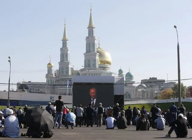 People listen to Russian President Vladimir Putin as he delivers a speech at a ceremony to open the Moscow Grand Mosque in Moscow, Russia, September 23, 2015. The new mosque, which was erected on the site of the city's original mosque built in 1904 and which has been under reconstruction since 2005, will be able to accommodate up to 10,000 people simultaneously, according to local media. (Photo by Maxim Zmeyev/Reuters)