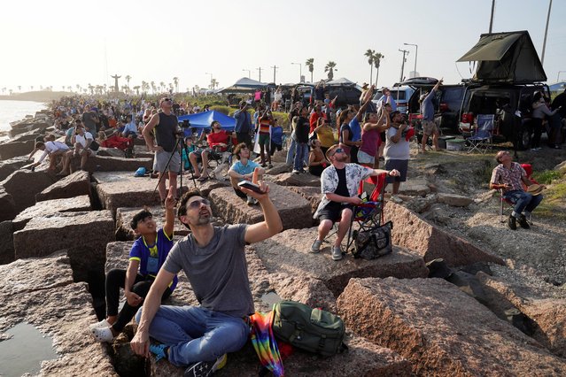 People watch SpaceX's next-generation Starship spacecraft launch on its ninth test, from South Padre Island, Texas, U.S., May 27, 2025. (Photo by Gabriel V. Cardenas/Reuters)