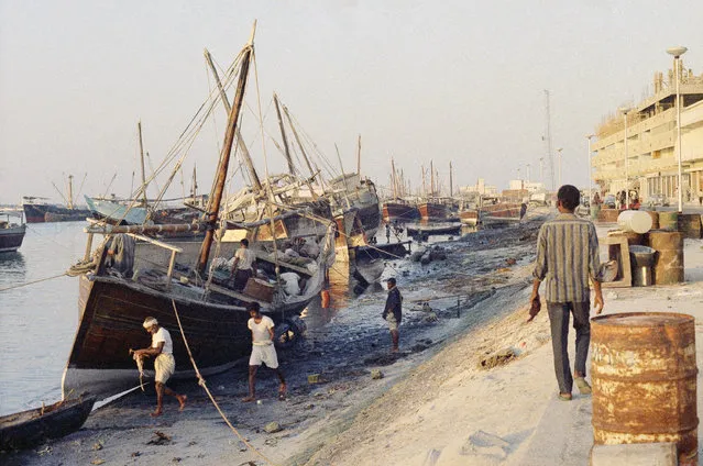 Dubai Creek, The Smugglers Cove through which 170 million dollars worth of gold bullion flows every year on December 12, 1969. (Photo by AP Photo/Stf/Ess)