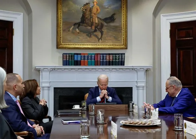 U.S. President Joe Biden, hosts Democratic congressional leaders (L-R) House Minority Whip Katherine Clark (D-MA), House Minority Leader Hakeem Jeffries (D-NY), Vice President Kamala Harris, and Senate Majority Leader Chuck Schumer (D-NY) in the Roosevelt Room at the White House in Washington, January 24, 2023. (Photo by Evelyn Hockstein/Reuters)