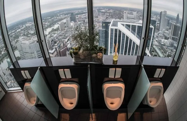 Picture taken on September 30, 2016 shows the men's toilets in the 49th floor of the Commerzbank headquarters, from where toilet goers can enjoy a panoramic view over Frankfurt am Main, western Germany, and the city's banking district. Germany's second largest lender Commerzbank said on September 29, 2016 it plans to cut 9,600 jobs, nearly a fifth of its workforce, by 2020 and withhold dividends to pay for a 1.1-billion-euro restructuring. (Photo by Boris Roessler/AFP Photo/DPA)