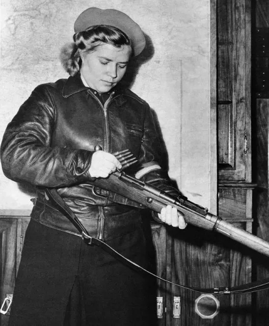 Nina Lickochova, fourth mate on the Russian Icebreaker for repairs, shown in Seattle, Washington on January 25, 1944, was the only woman officer aboard, although other women served as stewardesses. She's proficient with a rifle, and with some of the large guns. (Photo by AP Photo)