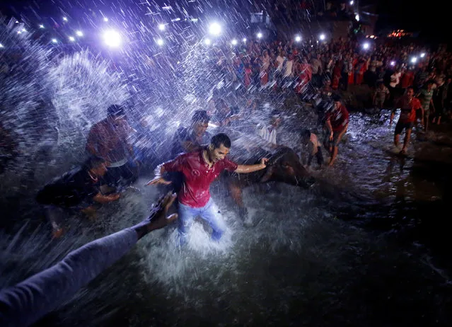 People splash water on a buffalo to prepare it for sacrifice during “Dashain”, a Hindu religious festival in Kathmandu, Nepal October 10, 2016. (Photo by Navesh Chitrakar/Reuters)