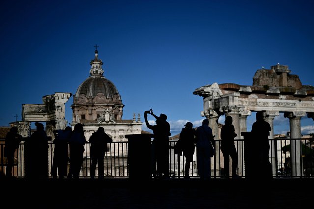 Tourists stand in a street overlooking the Imperial Fora (Fori Imperiali) in central Rome, on October 6, 2025. (Photo by Tiziana Fabi/AFP Photo)