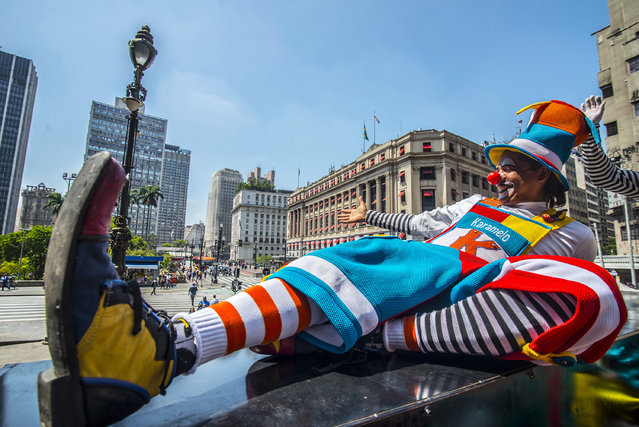 Group of clowns protested in the old center of Sao Paulo, Brazil on October 24, 2016. (Photo by Cris Faga via ZUMA Wire)