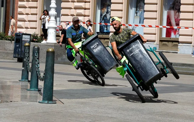 Garbage men race on their tricycles along the track during the garbage men bicycle race at Ban Jelacic square in Zagreb, Croatia, 19 August 2020. Zagreb's authorities organised a street festival named “Cest is the best” despite the coronavirus pandemic in Croatia with some 219 infected people. (Photo by Antonio Bat/EPA/EFE)