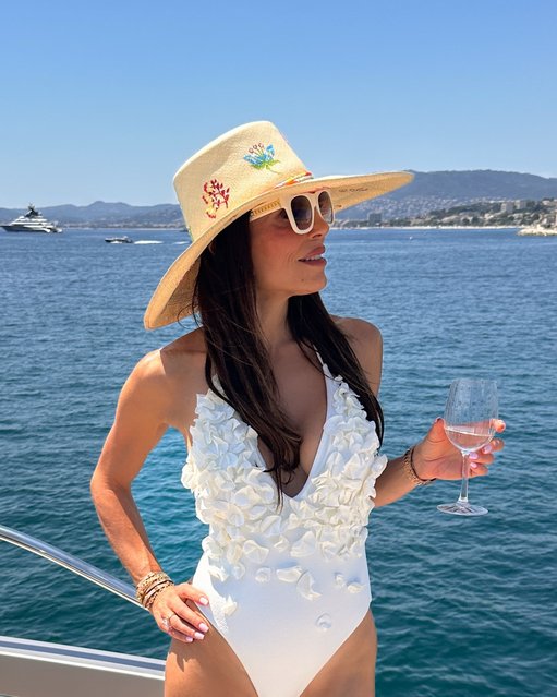 American entrepreneur and TV personality Bethenny Frankel on December 22, 2025 keeps things tropical in a white floral bathing suit on vacation. (Photo by bethennyfranke/Instagram)