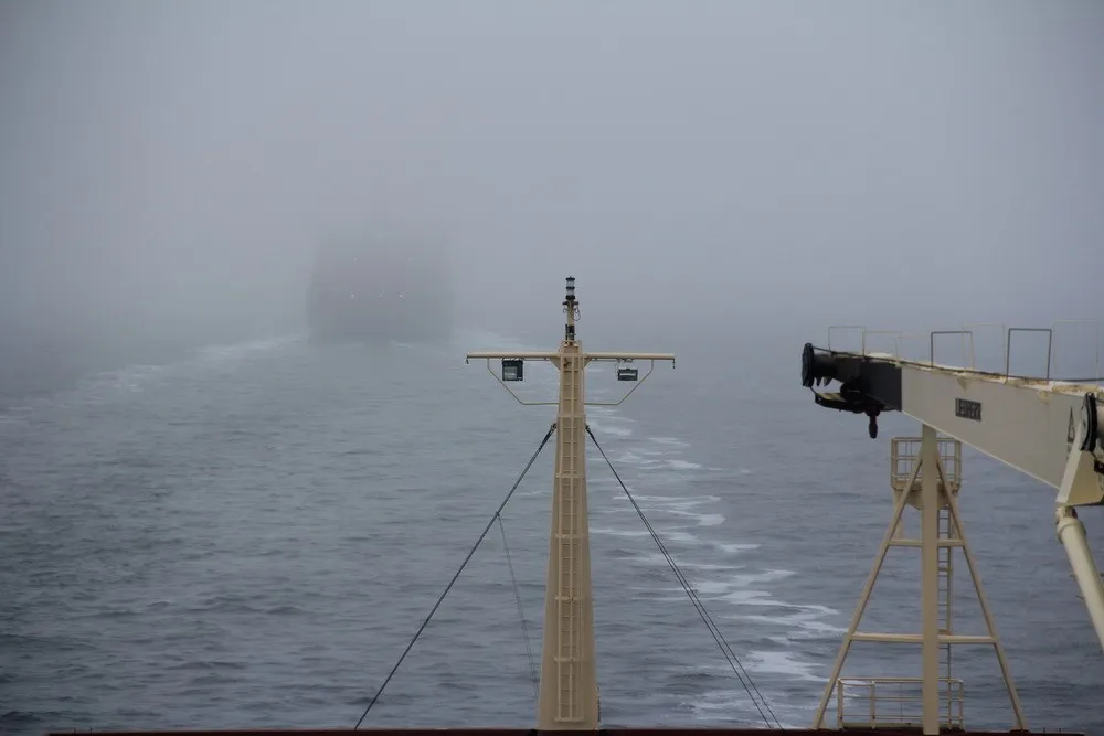 Передвижение судов. Морские метеорологические станции. Судно в условиях ограниченной видимости. Суда в тумане. Корабль в тумане.