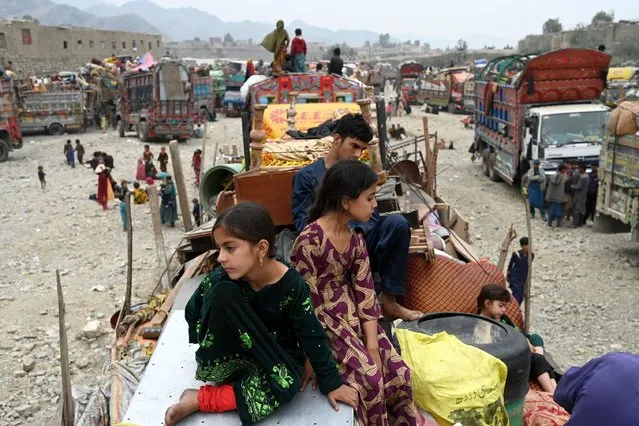 Afghan refugees arrive with their belongings on trucks from Pakistan at the Afghanistan-Pakistan Torkham border in Nangarhar province on November 1, 2023. Hundreds of thousands of Afghans living in Pakistan faced the threat of detention and deportation on November 1, as a government deadline for them to leave sparked a mass exodus. (Photo by Wakil Kohsar/AFP Photo)