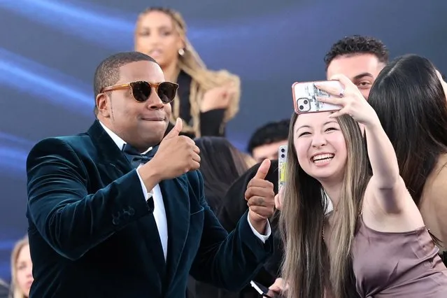American comedian Kenan Thompson poses for a selfie while attending the 2022 People's Choice Awards in Santa Monica, California, U.S. December 6, 2022. (Photo by Mario Anzuoni/Reuters)