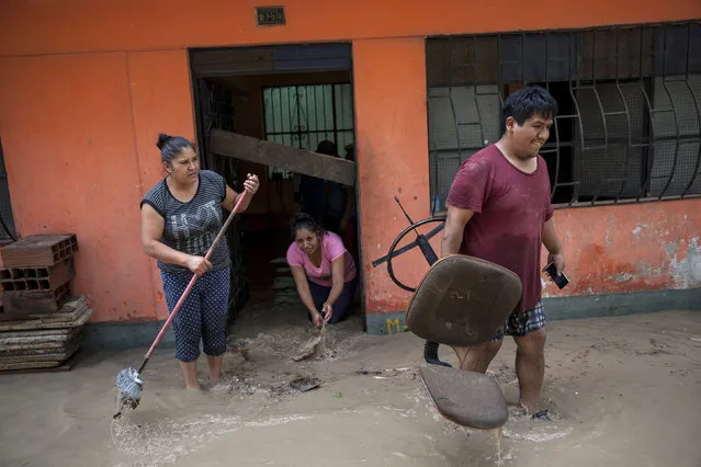 Neighbors work to salvage belongings from their flooded homes in Lima, Peru, Thursday, March 16, 2017. (Photo by Rodrigo Abd/AP Photo)