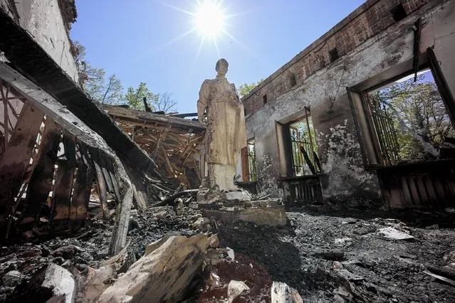 A view of the statue of Ukrainian philosopher Hryhoriy Skovoroda standing in the damaged Hryhoriy Skovoroda Literary Memorial Museum after shelling in Skovorodynivka village near Kharkiv, Ukraine, 07 May 2022. Skovoroda, a famous philosopher and poet of the 18th century, spent the last years of his life in the estate of local landlords in the village of Ivanovka, which was later renamed in his honor, Skovorodynivka. Russian troops entered Ukraine on 24 February, resulting in fighting and destruction in the country and fears of shortages in energy and food products globally. According to data released by the United Nations High Commission for the Refugees (UNHCR) on 06 May, over 5.8 million refugees have fled Ukraine seeking safety, protection and assistance in neighboring countries, making this the fastest growing refugee crisis since World War II. Western countries have responded with various sets of sanctions against Russian state majority owned companies and interests in a bid to bring an end to the conflict. (Photo by Sergey Kozlov/EPA/EFE)