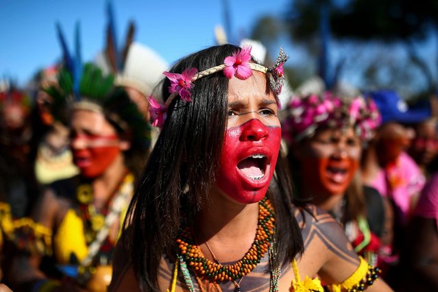 Brazilian indigenous women march towards the Ministry of Health office during a protest against budget cuts, in Brasilia on August 12, 2019. Indigenous women marched on Tuesday in Brasilia to claim their rights and to denounce the “dismantling” of the environmental and human rights policy by the government of Brazil's President Jair Bolsonaro. (Photo by Sergio Lima/AFP Photo)