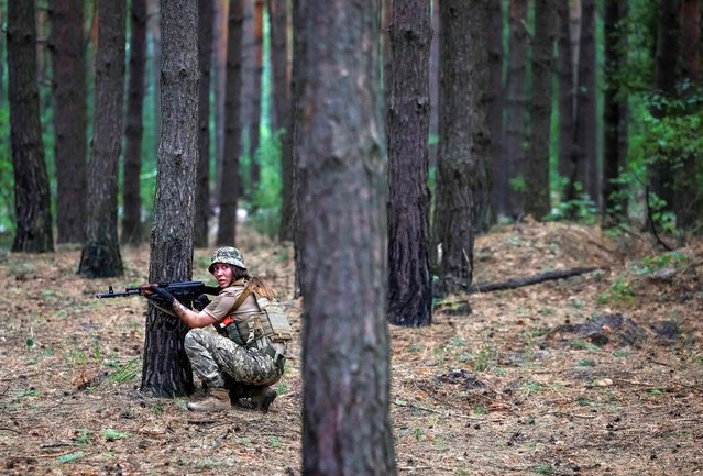 A member of the female anti-drone mobile air defence unit “Bucha Witches” from the military Volunteer formation of Bucha territorial community, attend exercises near the town of Bucha in Kyiv region, Ukraine on August 3, 2024. (Photo by Gleb Garanich/Reuters)