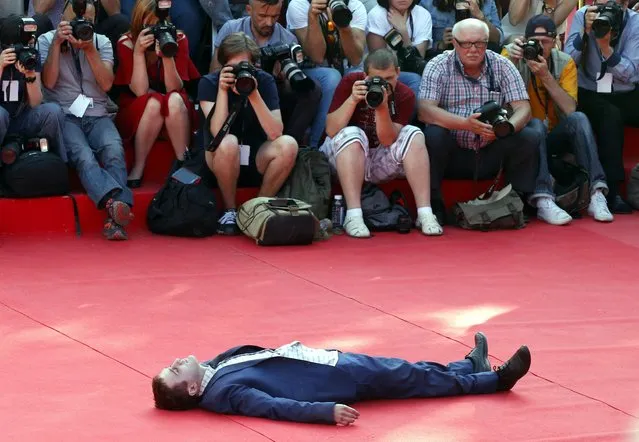 British actor Daniel Radcliffe (Front) poses for the media on a red carpet of the closing award ceremony the 38th Moscow International Film Festival at the Rossiya theatre in Moscow, Russia, 30 June 2016. (Photo by Maxim Shipenkov/EPA)