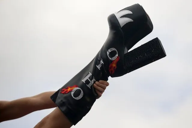 Miss Ohio Mackenzie Bart displays her shoe during the Miss America Shoe Parade at the Atlantic City boardwalk, Saturday, September 13, 2014, in Atlantic City, N.J. (Photo by Julio Cortez/AP Photo)