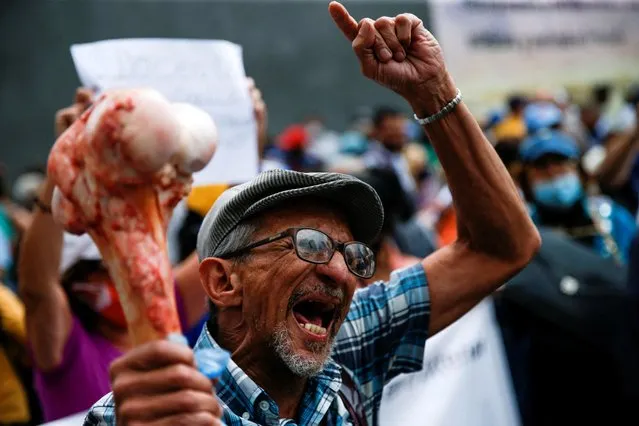 Teachers, health workers, retirees and public employees march in protest against the government of Venezuela's President Nicolas Maduro, in Caracas, Venezuela on August 23, 2022. (Photo by Leonardo Fernandez Viloria/Reuters)
