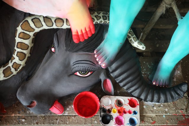 Idols are prepared ahead of Durga Puja, a major festival of the Bengali Hindu community, in Dhaka, Bangladesh, 24 September 2025. The Durga Puja 2025 will take place in Bangladesh from 29 September to 02 October. The festival celebrates goddess Durga as the motherly power behind creation, as well as her victory over the demon Mahishasura. (Photo by Monirul Alam/EPA)