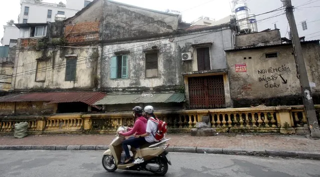 Writing which reads "No urinating!" is seen on a wall along a street in Hanoi, Vietnam, October 8, 2015. (Photo by Reuters/Kham)