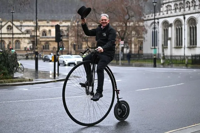 A man rides a penny-farthing bicycle in central London, United Kingdom on January 20, 2021. (Photo by Daniel Leal-Olivas/AFP Photo)