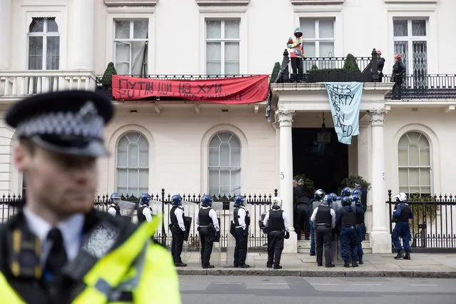 Police officers prepare to enter a mansion reportedly belonging to Russian billionaire Oleg Deripaska, who was placed on Britain's sanctions list last week, as squatters occupy it, in Belgravia, London, Britain, March 14, 2022. (Photo by Graeme Robertson/The Guardian)