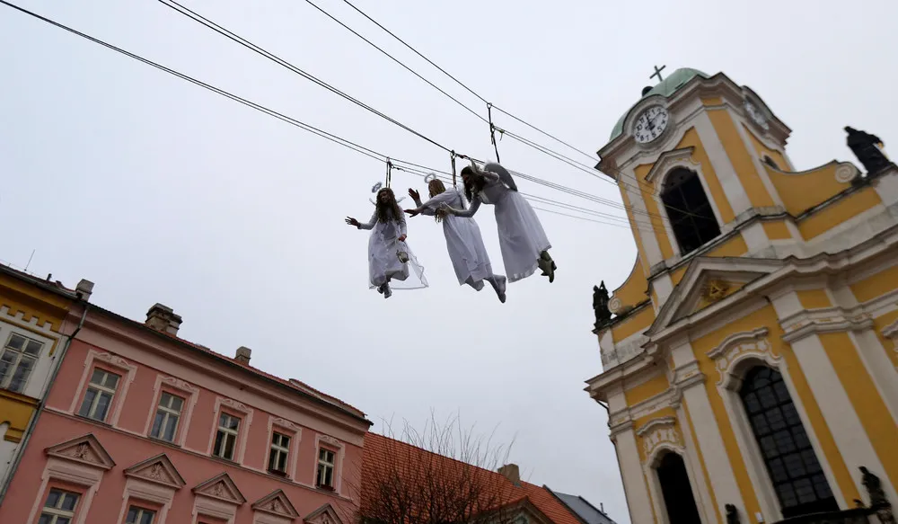 The Day in Photos – December 18, 2016