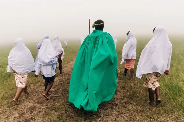 Followers of the Nazareth Baptist Church, also known as the Shembe Church's Ebuhleni group, attend a church service on the Canaan Holy Mountain in Ndwedwe, near Durban, on January 13, 2024. The devotees climb the mountain to attend a daily sermon as part of their annual pilgrimage. They walk up to 80kms barefoot praying, worshipping, singing, dancing and camping on their four weeks stay at the mountain. (Photo by Rajesh Jantilal/AFP Photo)