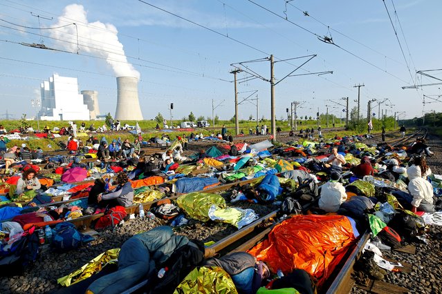 Activists are blocking the tracks of the Hambach Railway in North Rhine-Westphalia, Germany on June 22, 2019. The Hambach Railway is an open-cast connecting railway line in RWE Power's private network in the Rhenish lignite mining area. It connects the Hambach open-cast mine to the north-south railway, which supplies the power plants in Niederaussem, Frimmersdorf and Neurath with lignite. (Photo by Thilo Schmuelgen/Reuters)