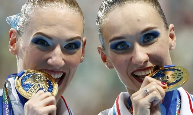 Russia's Natalia Ishchenko (L) and Svetlana Romashina pose with their gold medals after winning the synchonised swimming duet free final at the Aquatics World Championships in Kazan, Russia, July 30, 2015. (Photo by Michael Dalder/Reuters)
